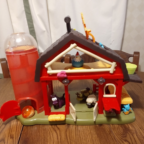B. Toys – Baa-Baa-Barn Musical Farm Set - Picture 6 of 8